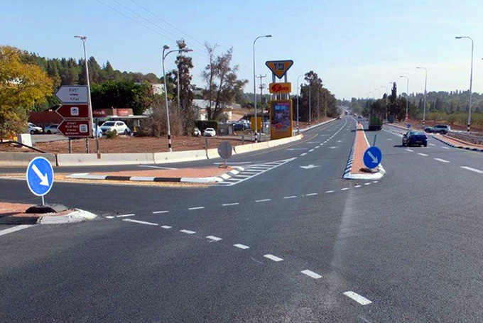 יותר רחב, יותר סלול, יותר בטוח